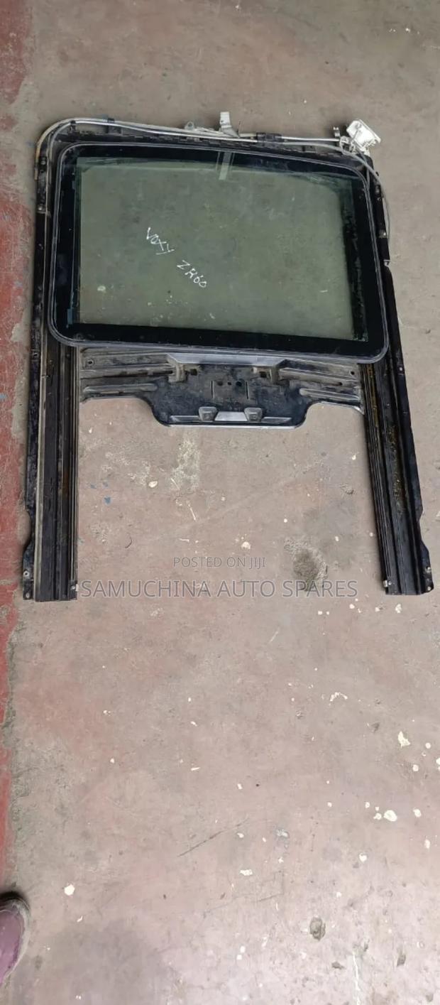 Sunroof Toyota Voxy Zrr60