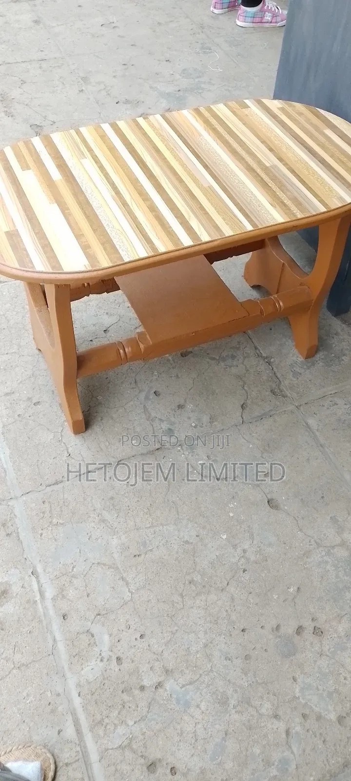 Small Coffee Table – Space-Saving Elegant