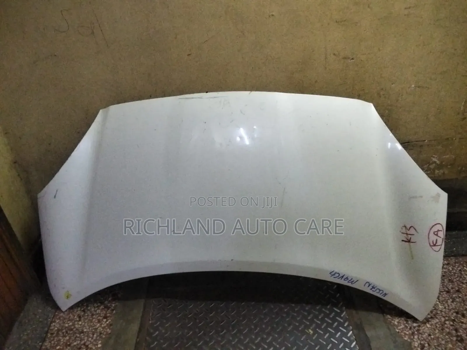 Bonnet Nissan March