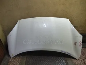 Bonnet Nissan March