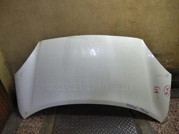 Bonnet Nissan March