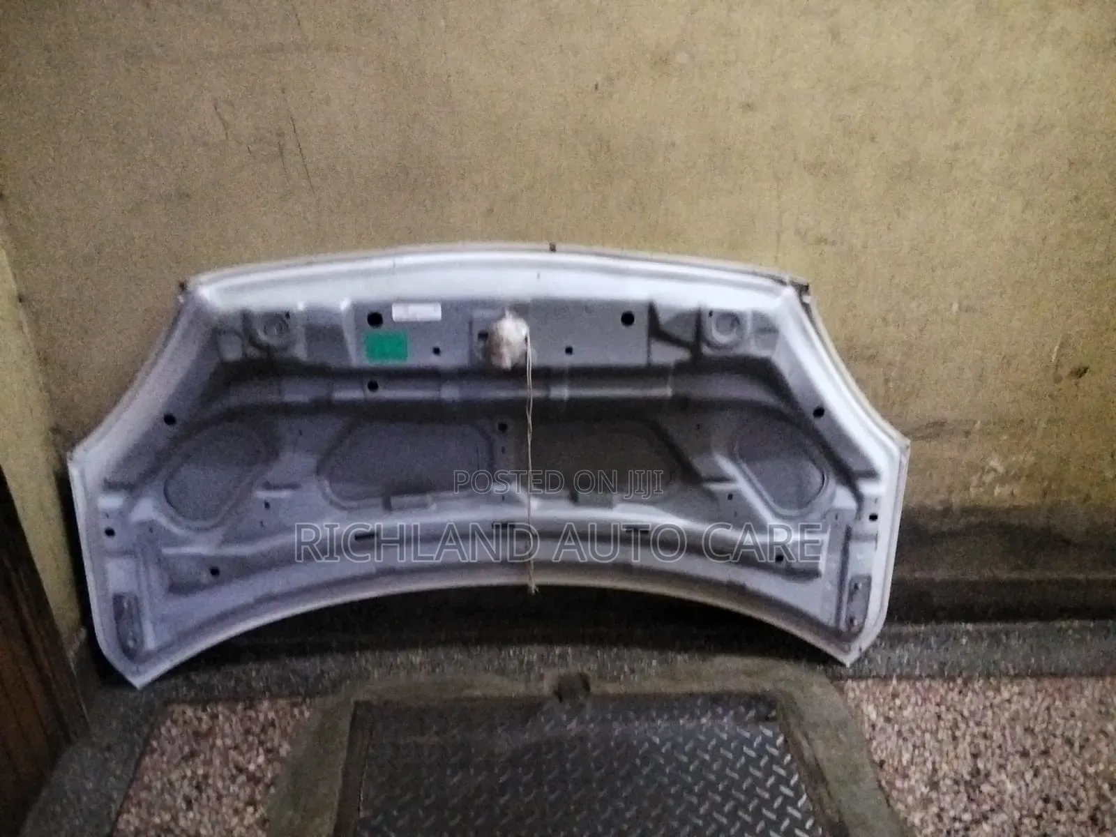 Bonnet Nissan March