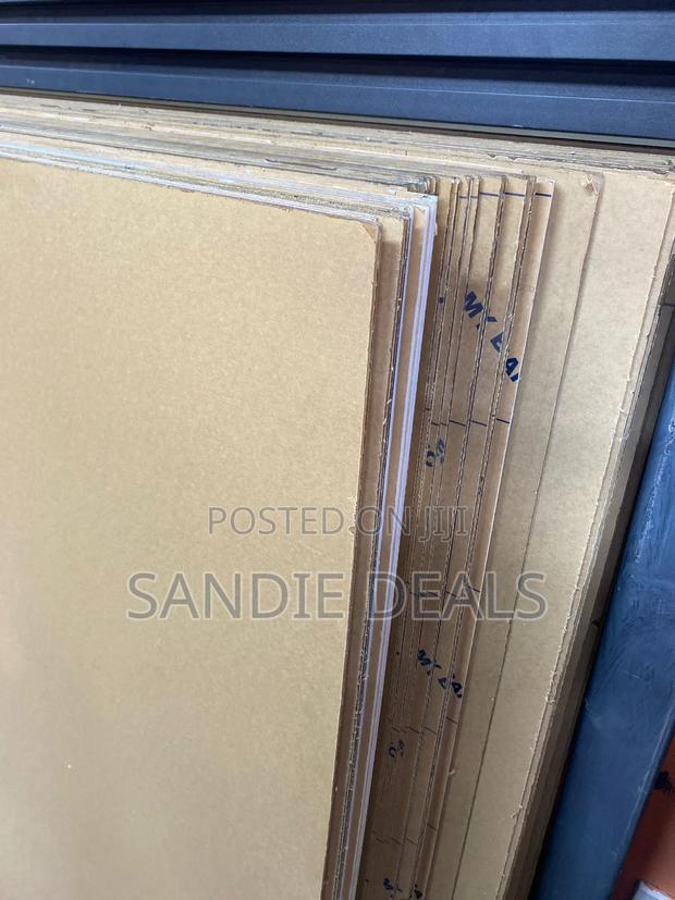 Transparent Acrylic Perspex Sheet - thumbnail 3