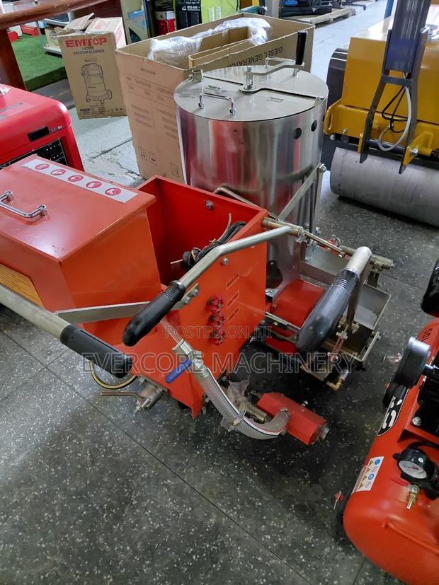Thermoplastic Road Marking Machine Heavy Duty. - thumbnail 2
