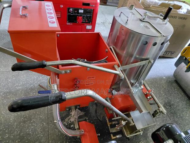 Thermoplastic Road Marking Machine Heavy Duty. - thumbnail 3