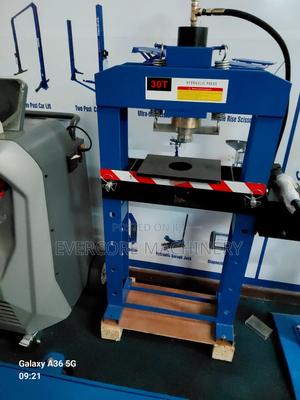 Heavy Duty 30tonne Hydraulic Press Machine Industrial. - thumbnail 2