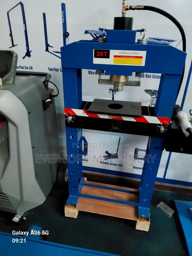 Heavy Duty 30tonne Hydraulic Press Machine Industrial. - main view