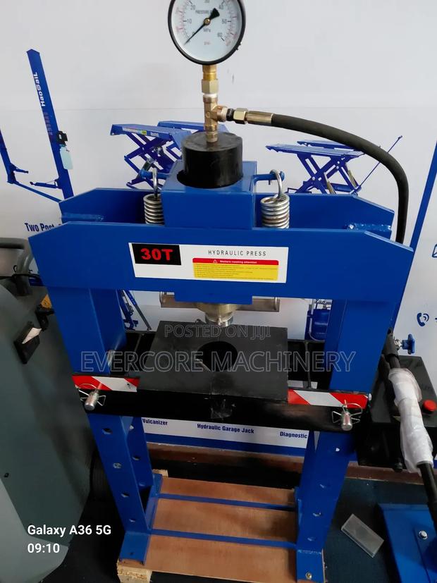 Heavy Duty 30tonne Hydraulic Press Machine Industrial. - thumbnail 4