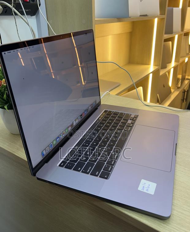 Laptop Apple MacBook 2019 32GB Intel Core I9 SSD 512GB - thumbnail 3