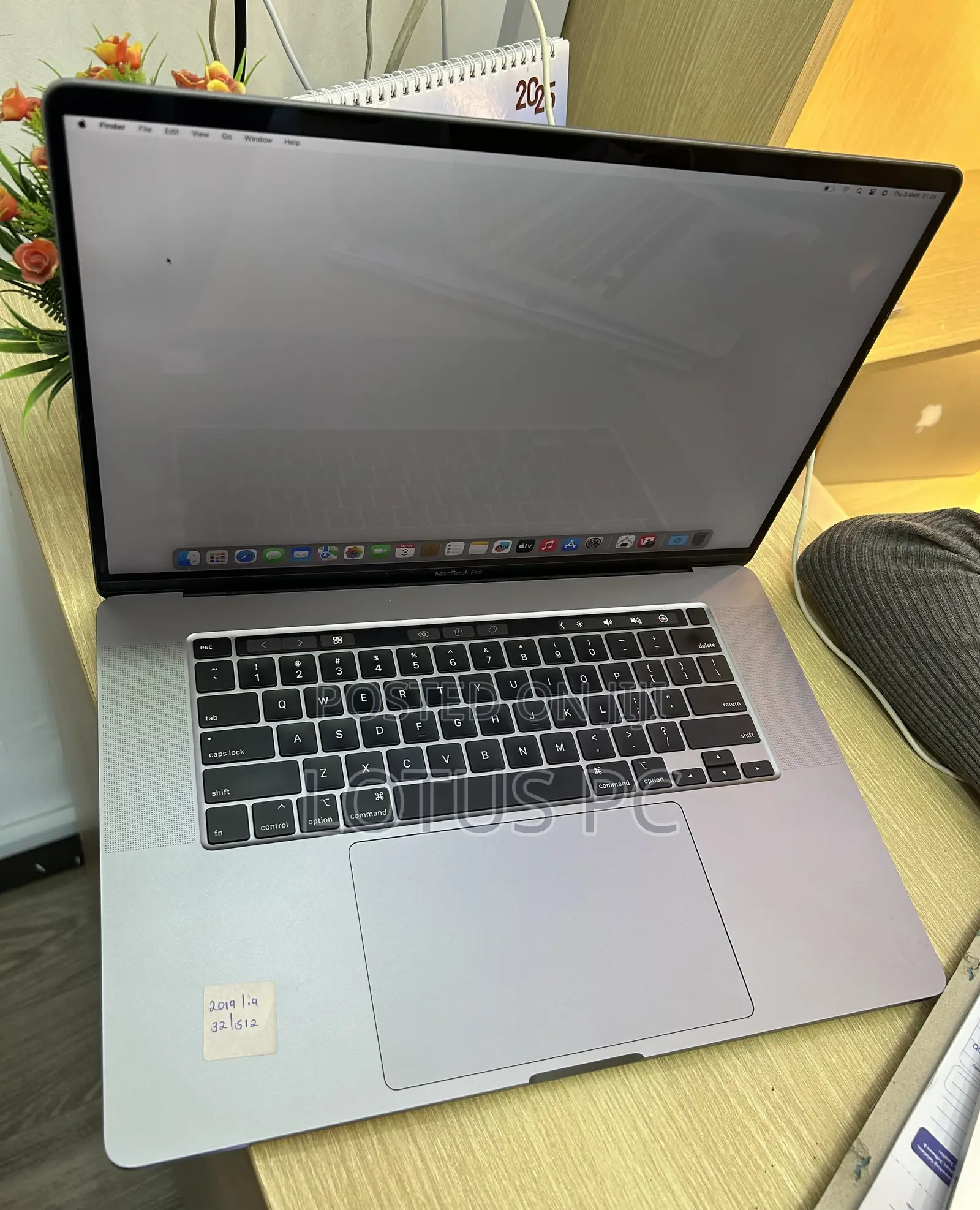 Laptop Apple MacBook 2019 32GB Intel Core I9 SSD 512GB