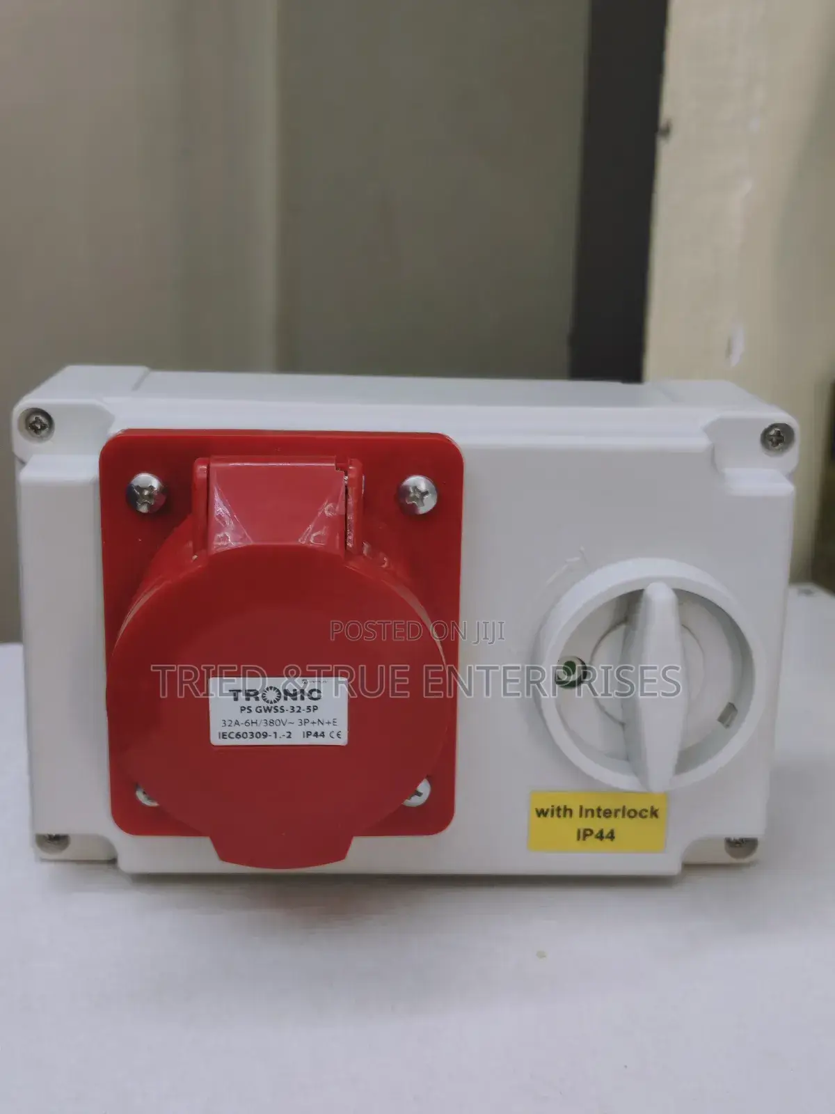 Interlock Switch With 5way Industrial Socket
