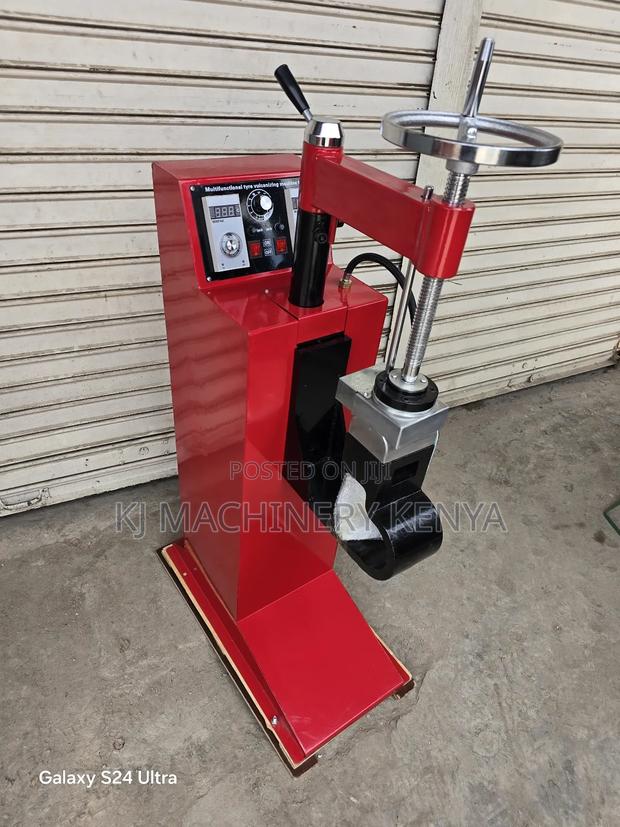 Multifunctional Tyre Vulcanizing Machine - thumbnail 4