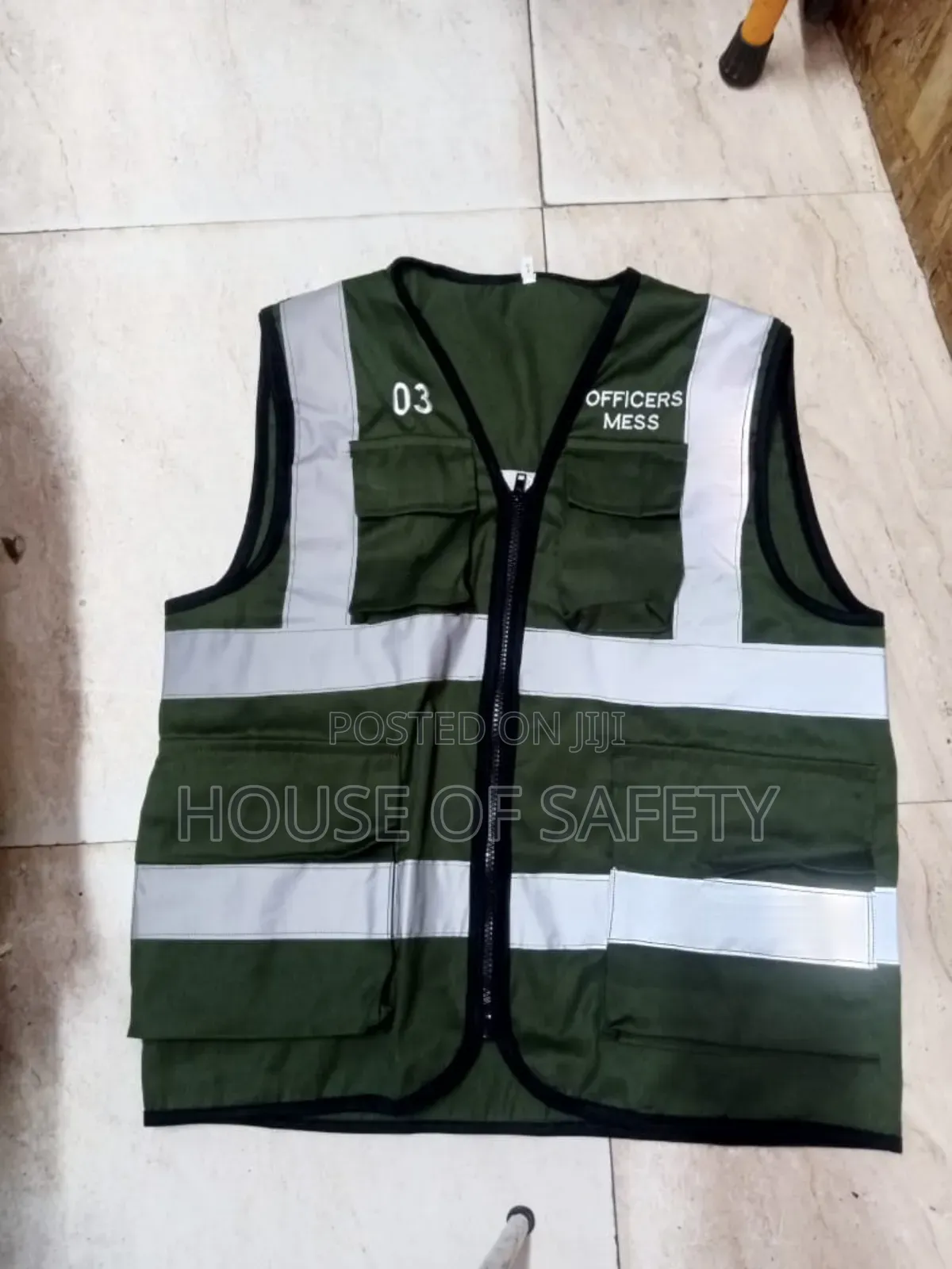Unisex Fit and Deep Pockets
