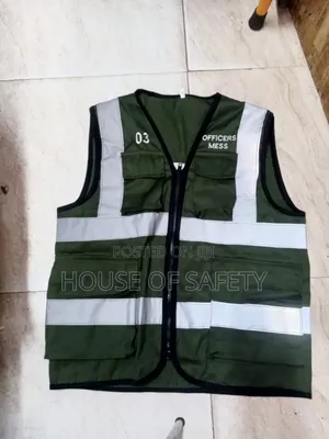 Unisex Fit and Deep Pockets