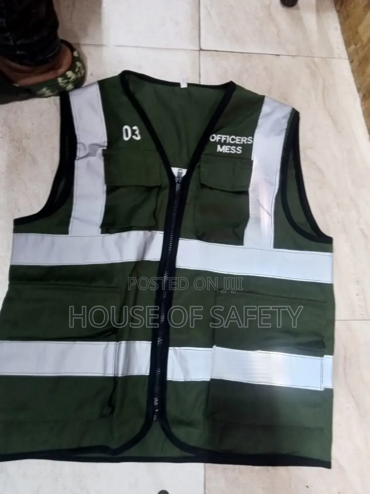 Unisex Fit and Deep Pockets