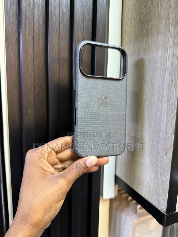 Apple iPhone 17 Pro Techwoven Magsafe Hard Case/Cover-Black - thumbnail 3