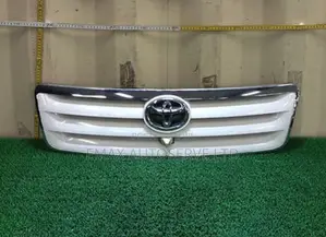 Toyota Ipsum 2005 Grill
