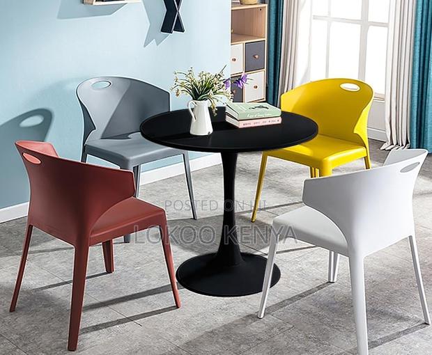 Dining Table : Round Black Marble Restaurant Table - thumbnail 2