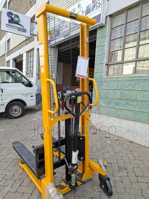 Manual Hydraulic Pallet Stacker 2000kg.
