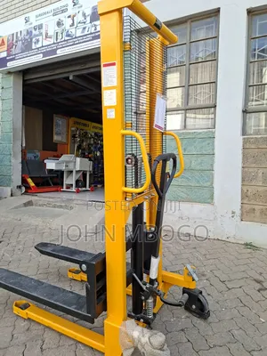 Manual Hydraulic Pallet Stacker 2000kg.