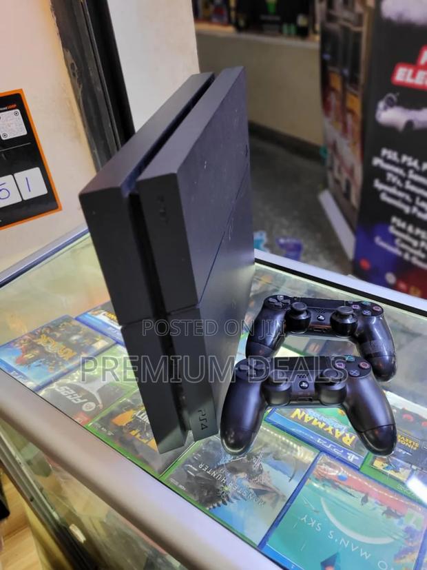 Chipped Ps4 With Games for Kids.