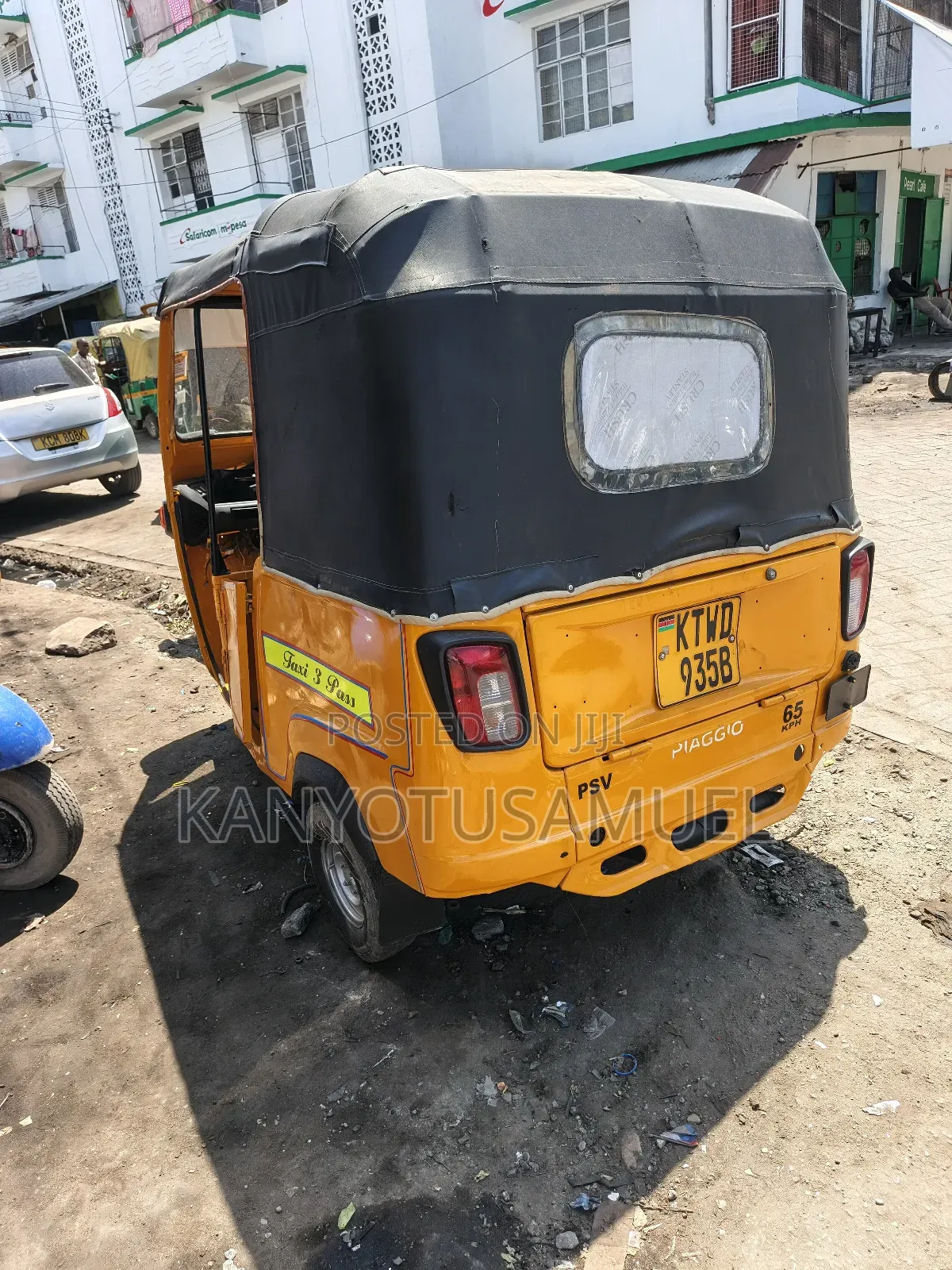 Piaggio 2024 Yellow