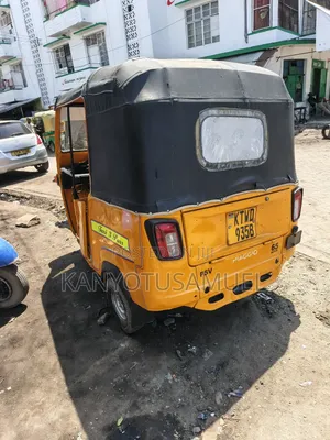 Piaggio 2024 Yellow