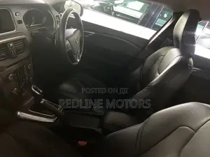 Volvo V40 2018 Red