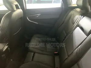 Volvo V40 2018 Red