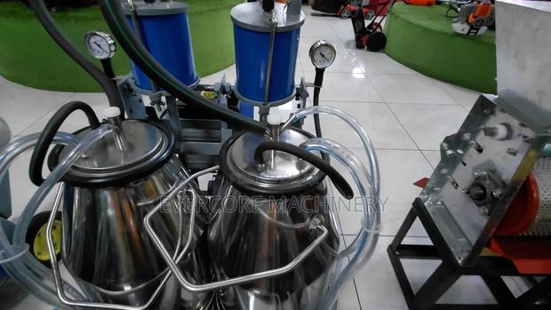 Double Cow/Bucket Milking Machine Electric Powered. - thumbnail 4