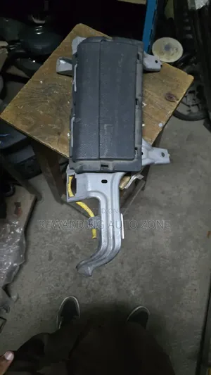 Harrier 240 2009 Knee Airbag.