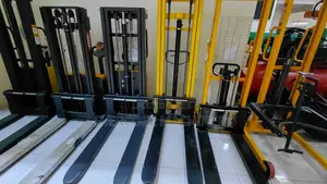 Heavy Duty 2tonne Manual Stacker Machine