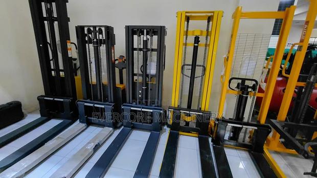 Heavy Duty 2tonne Manual Stacker Machine - thumbnail 2