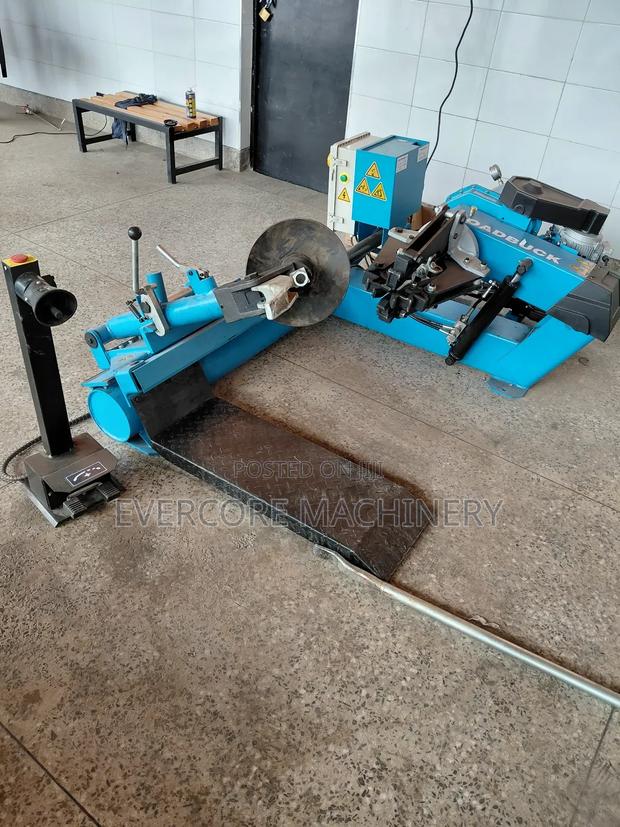 Heavu Commercial Roadbuck Brand Truck Tyre Changer Machine.