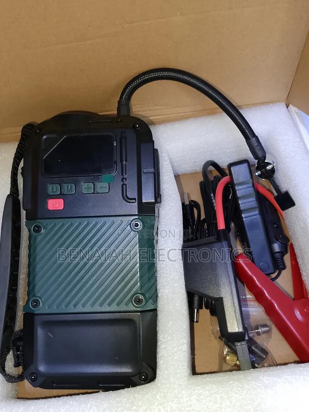 Strong Jumpstarter With Inbuilt Inflator and Torch - thumbnail 2