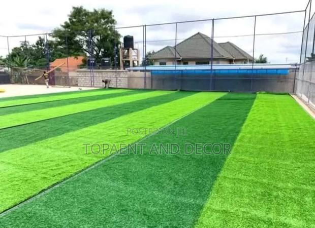 Low Maintenance Green Grass Carpet Solution - main view