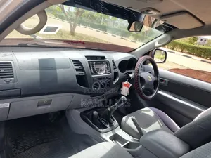 Toyota Hilux 2010 Gray