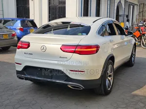 Mercedes-Benz GLC-Class 2020 Off white