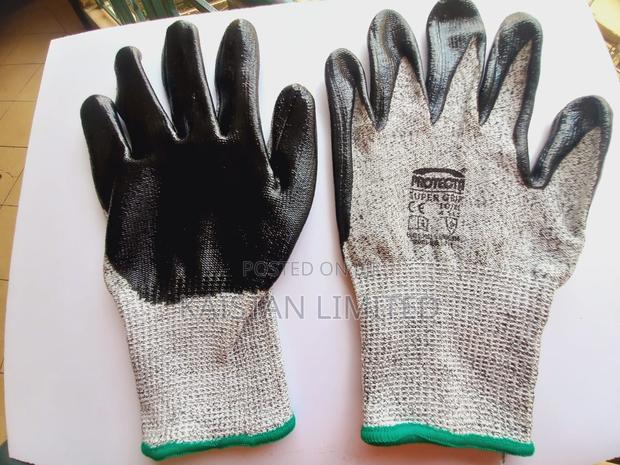 Protective Gloves / Anticut Gloves