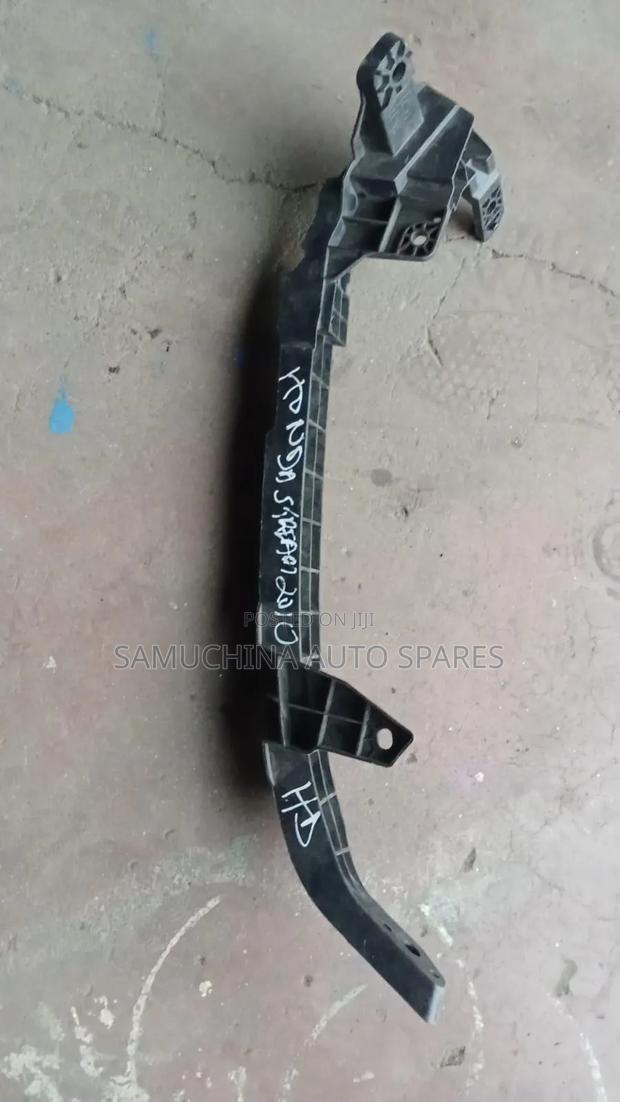 Headlight Bracket Honda Stream 2010