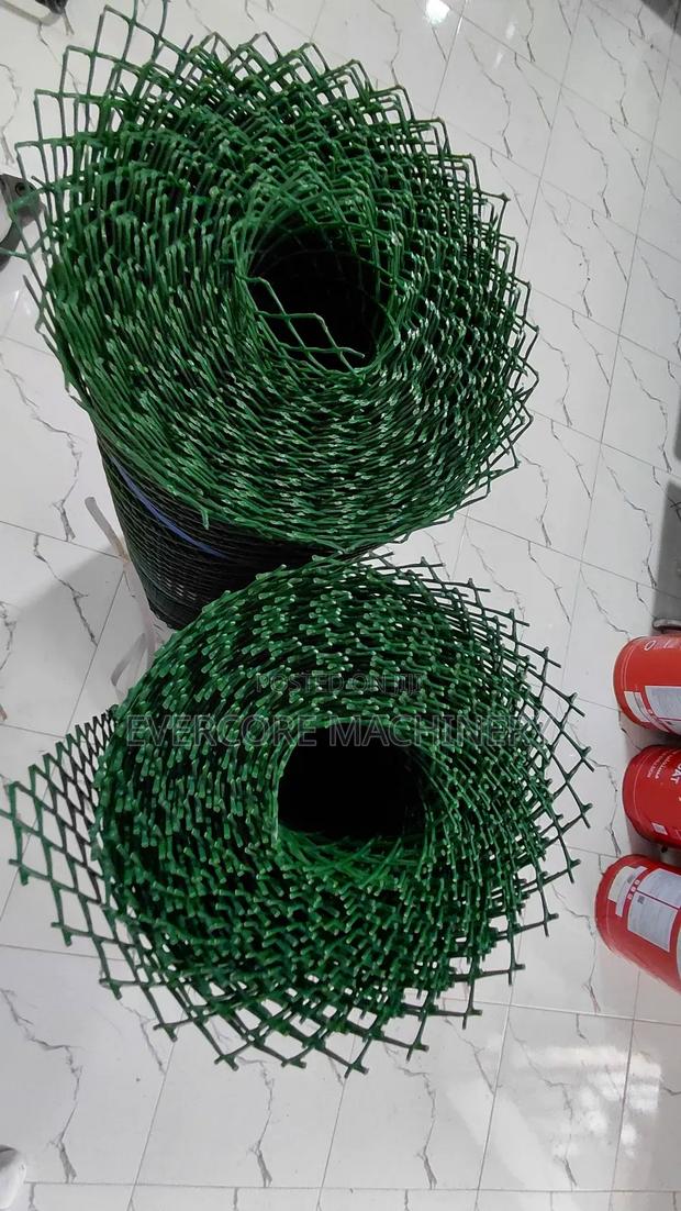 Plastic Chicken Mesh Green 1m by 25m Long - thumbnail 2