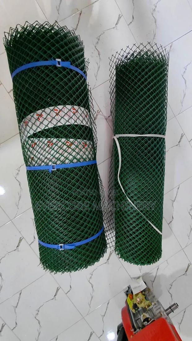 Plastic Chicken Mesh Green 1m by 25m Long - thumbnail 3