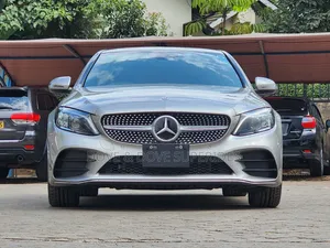 Mercedes-Benz C200 2018 Brown