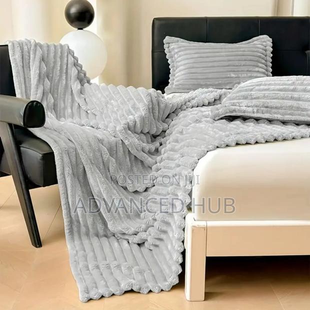 Cozy Fleece Throw Blanket - thumbnail 3