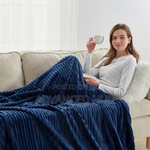 Cozy Fleece Throw Blanket - thumbnail 4