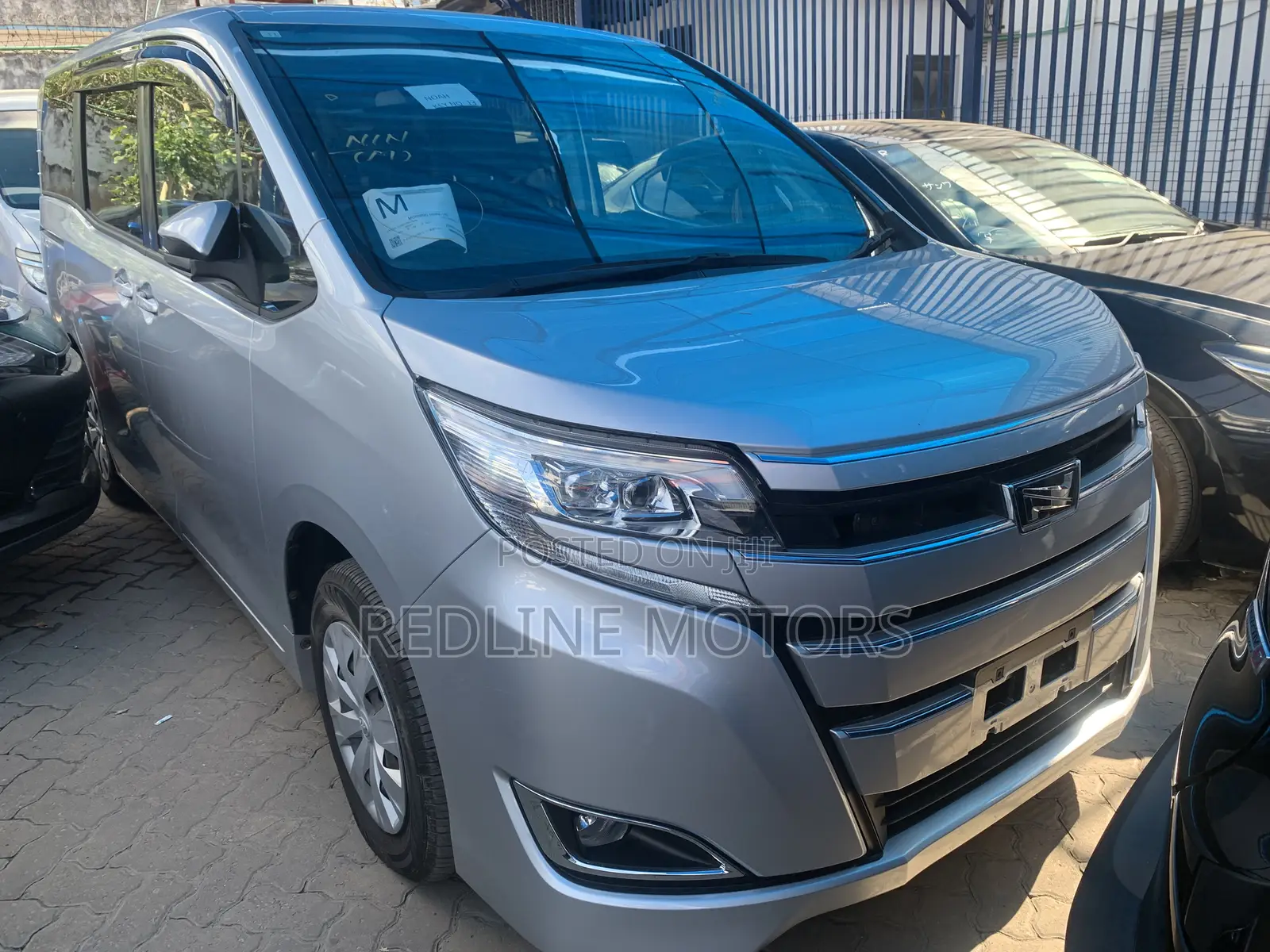 Toyota Noah 2.0 AWD (6 Seater) 2018 Silver
