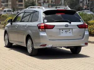 Toyota Corolla Fielder 2018 Silver