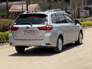 Toyota Corolla Fielder 2018 Silver