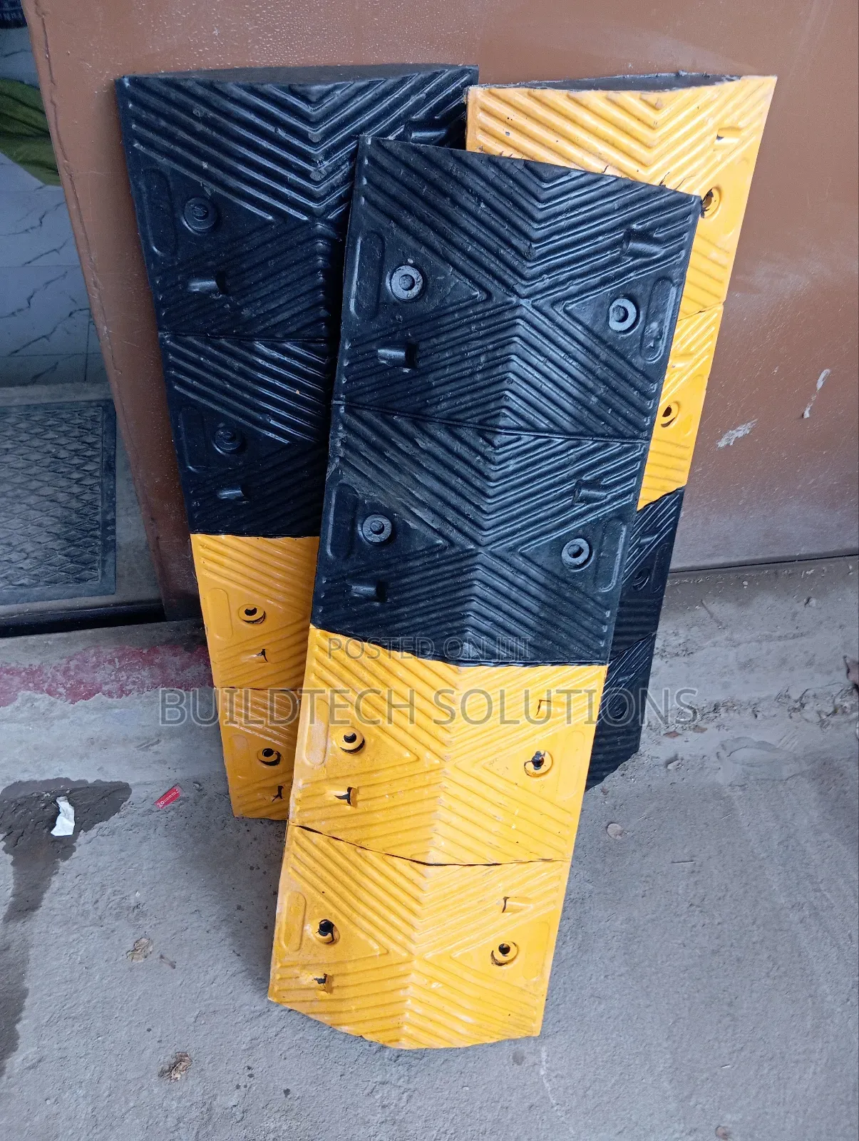 Strong Reliable Speed Bumps for Traffic Control