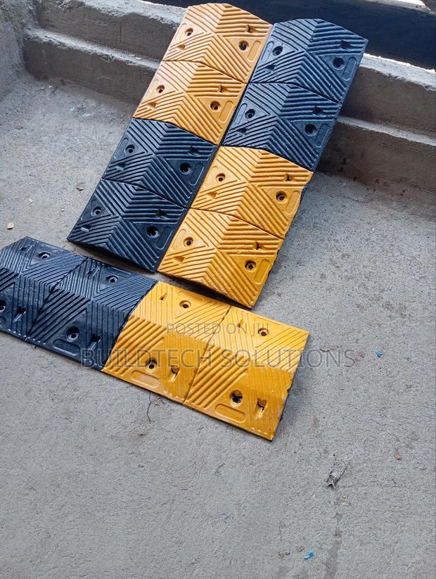 Speed Bumps With Reflectors - thumbnail 2